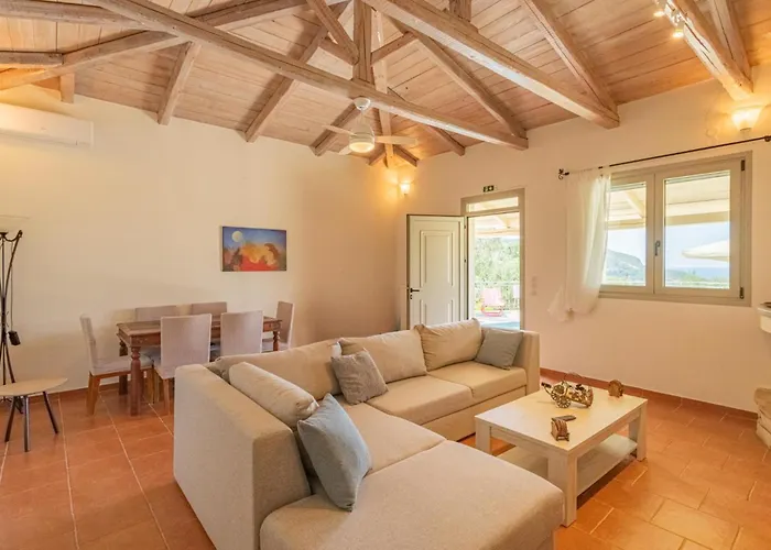 Dafne By Vintage Travel * Stoúpa